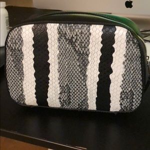 Estée Lauder makeup bag